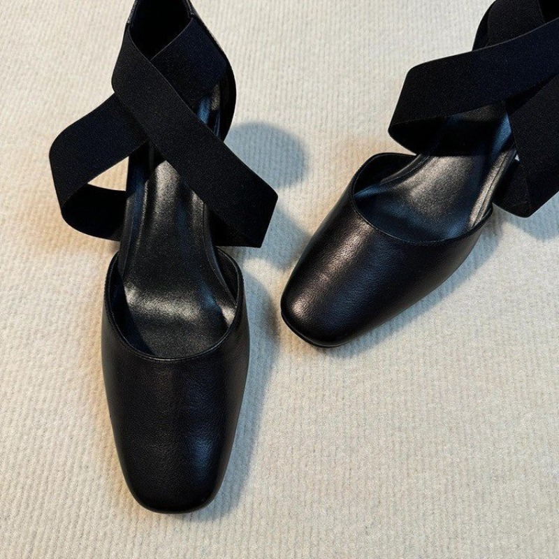 Leather Work Outfit - Женские босоножки на каблуке с перекрестными